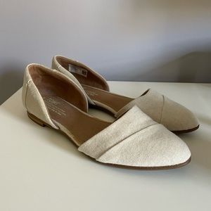 Like new. TOMS flats 8.5. Worn twice.